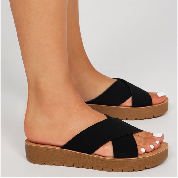 Black flat sandals - Picture 3 of 4